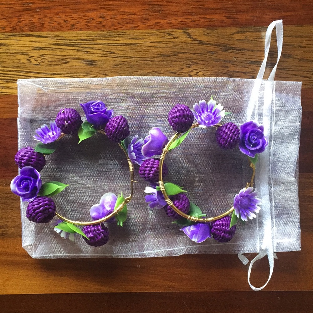 Gold flower hoop earrings